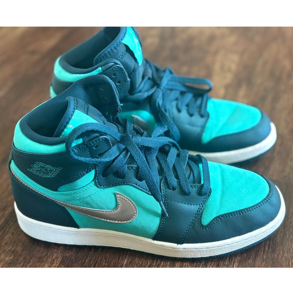 Jordan 1 Retro High GS Hyper Jade Metallic Silver 332148-318 Size 8.5Y Kids Shoe